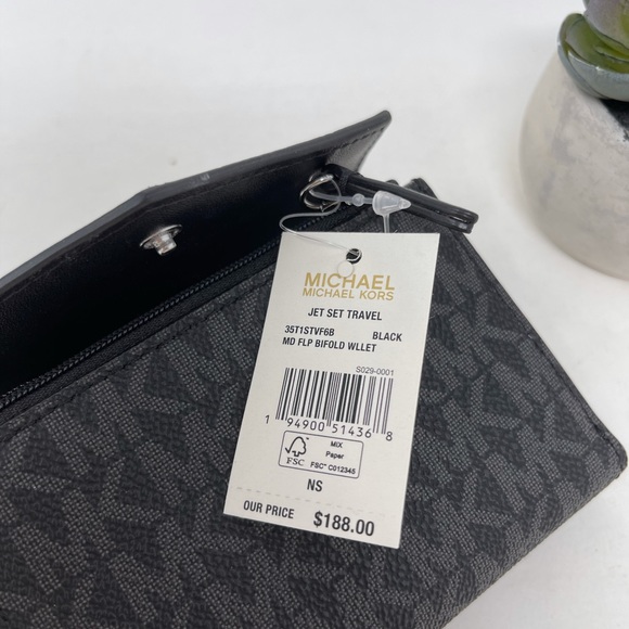 Michael Kors Suri Medium Bucket Bag and Wallet - Picture 9 of 15